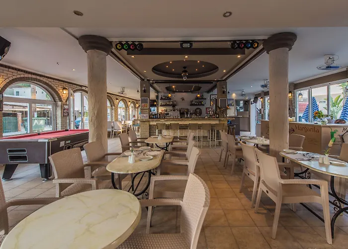 Planos Beach Hotel 4*
