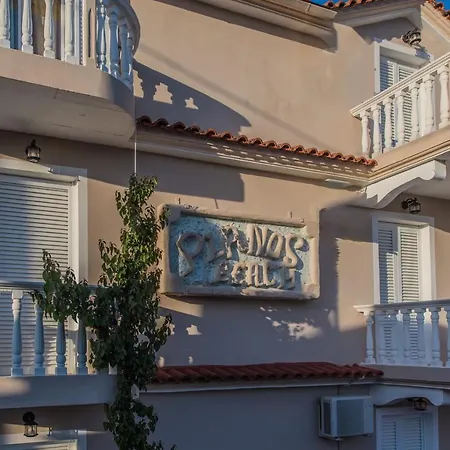 Planos Beach Hotel טסיליבי