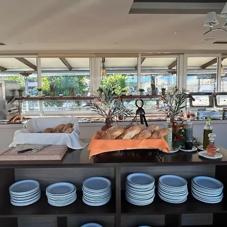 Planos Beach Hotel 4*