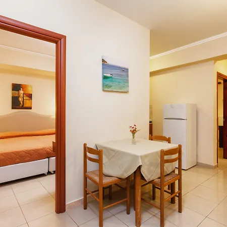 Planos Beach Hotel Отель