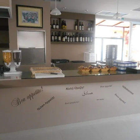 Planos Beach Hotel מלון טסיליבי