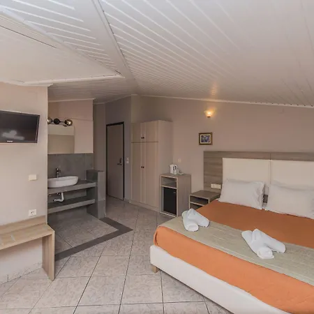 Planos Beach Hotel
