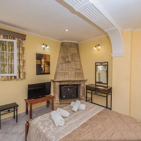 Отель Planos Beach Hotel