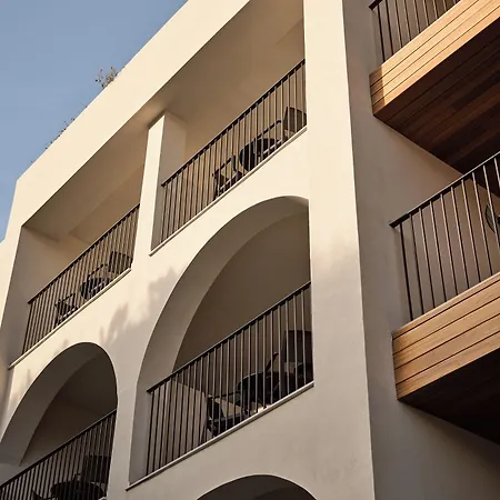 Planos Beach Hotel Циливи