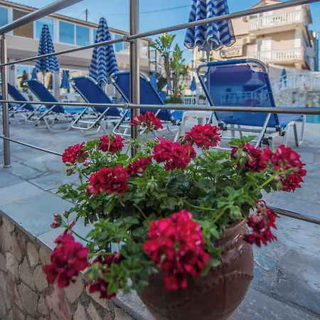 Planos Beach Hotel チィリヴィ