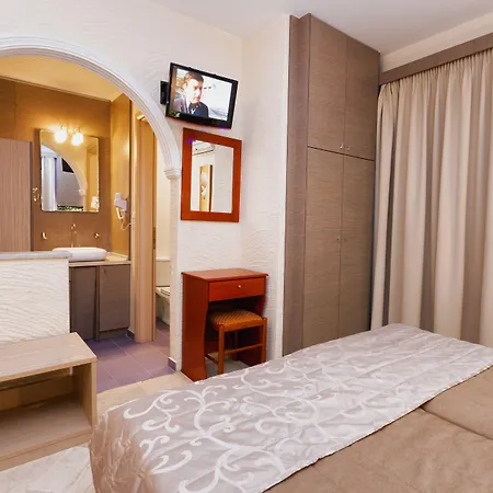 Planos Beach Hotel 티실리비