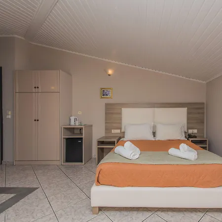 호텔 Planos Beach Hotel 티실리비