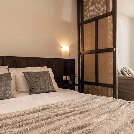 Planos Beach Hotel 호텔