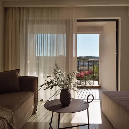 호텔 Planos Beach Hotel 티실리비