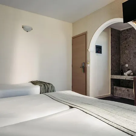 Planos Beach Hotel